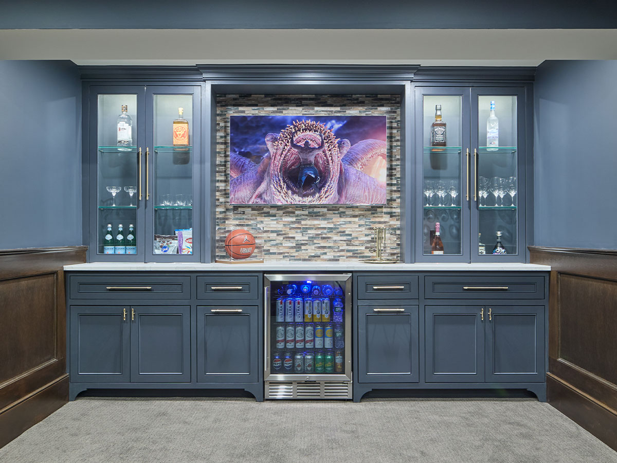 Home Theater & Bar
